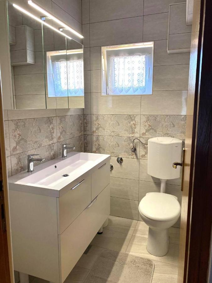 Apartmani Justic Njivice Eksteriør billede